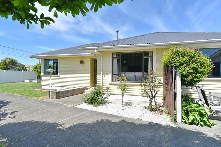 Photo of property in 15 Emlyn Place, Avondale, Christchurch, 8061