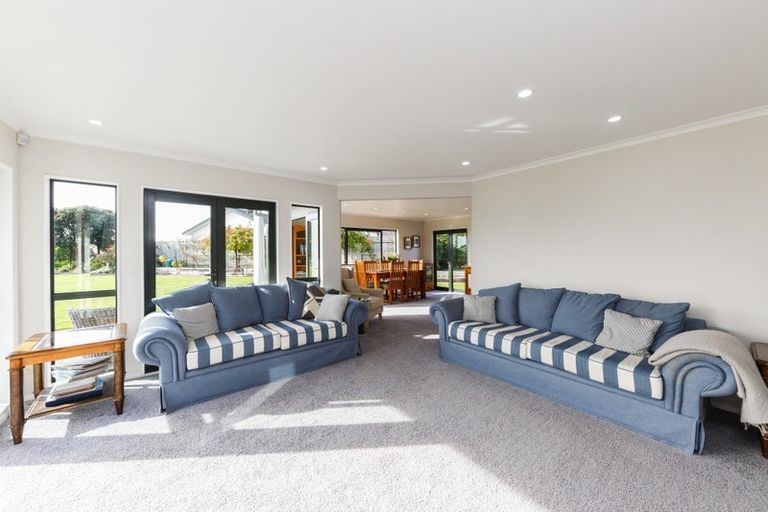 Photo of property in 27-29 Abby Road, Fitzherbert, Palmerston North, 4410