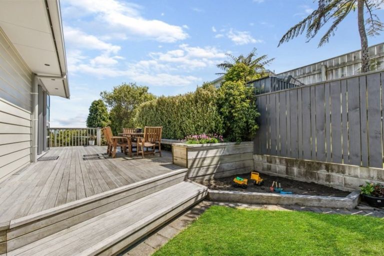 Photo of property in 43 Cedar Street, Maungaraki, Lower Hutt, 5010