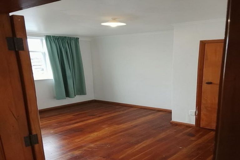 Photo of property in 73-75a Hereford Street, Cannons Creek, Porirua, 5024