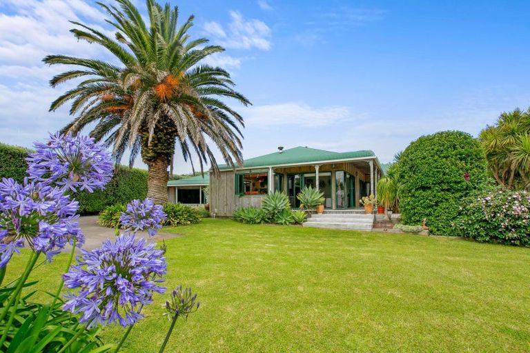 Photo of property in 128 Wairau Road, Oakura, 4314