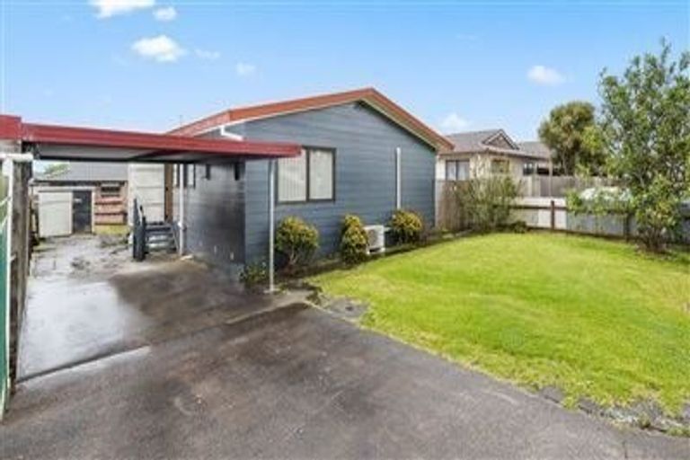 Photo of property in 2/24 Norrie Smith Avenue, Flat Bush, Auckland, 2023