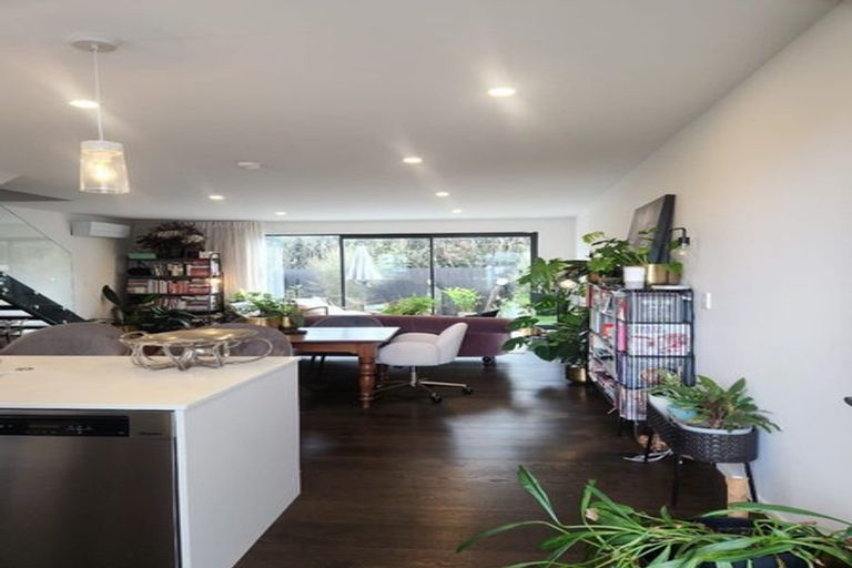 Photo of property in 5/82 East Coast Road, Milford, Auckland, 0620