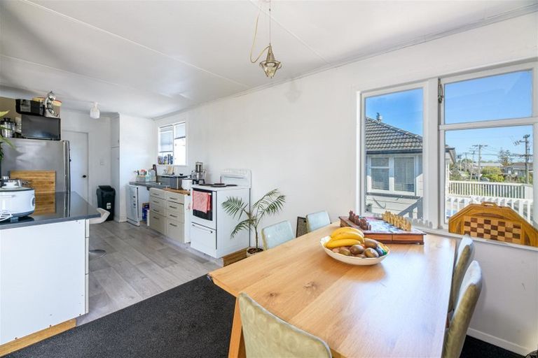 Photo of property in 4 Marie Crescent, Te Atatu South, Auckland, 0610