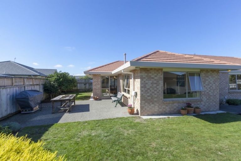 Photo of property in 83 Guildford Drive, Paraparaumu, 5032
