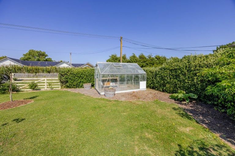 Photo of property in 21 Pitt Street, Clive, 4102