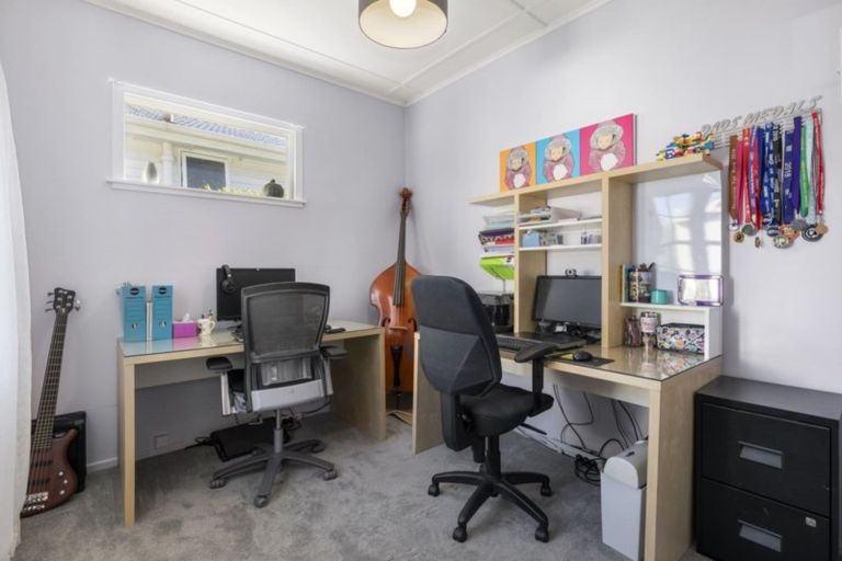 Photo of property in 26 Kauri Street, Eastbourne, Lower Hutt, 5013