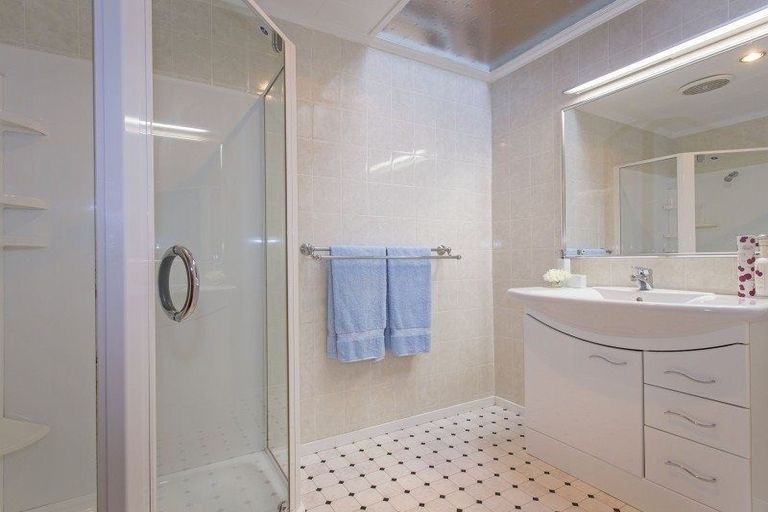 Photo of property in 70 Kings Crescent, Hutt Central, Lower Hutt, 5010