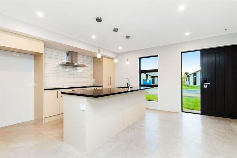 Photo of property in 17 Allied Road, Halswell, Christchurch, 8025