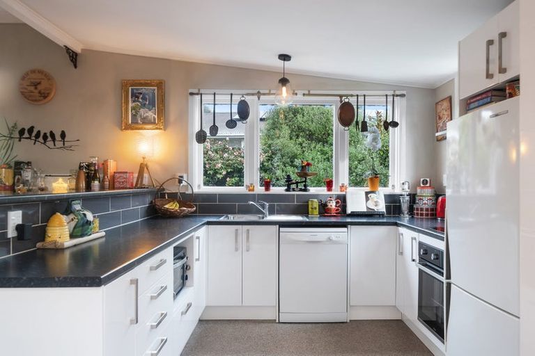 Photo of property in 28 Matenga Street, Waikanae, 5036