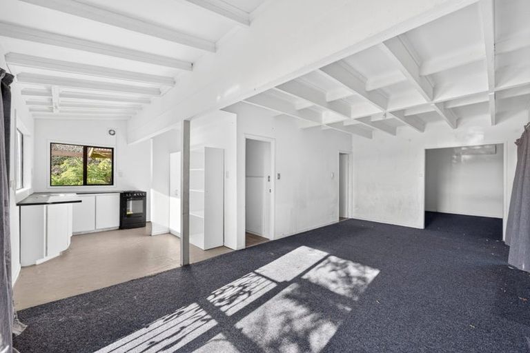 Photo of property in 5 Rangeview Road, Sunnyvale, Auckland, 0612