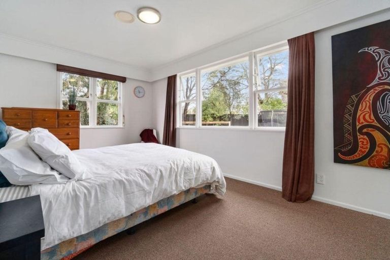 Photo of property in 77 Seymour Road, Sunnyvale, Auckland, 0612