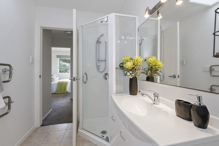 Photo of property in 9 Serrata Place, Browns Bay, Auckland, 0630