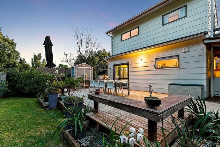 Photo of property in 42 Holyoake Place, Chatswood, Auckland, 0626