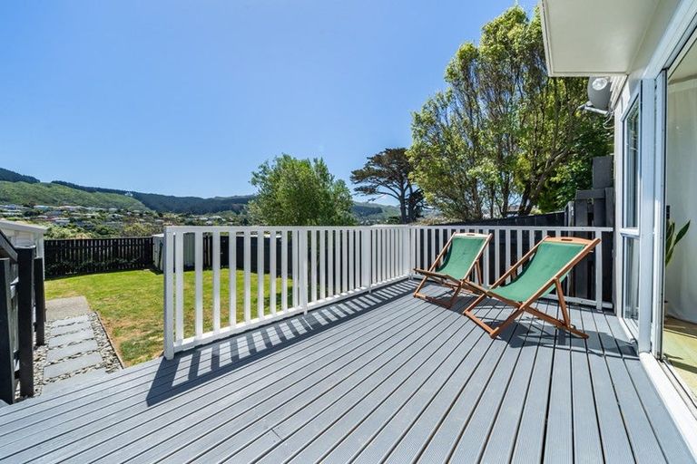 Photo of property in 42 Taylor Terrace, Tawa, Wellington, 5028