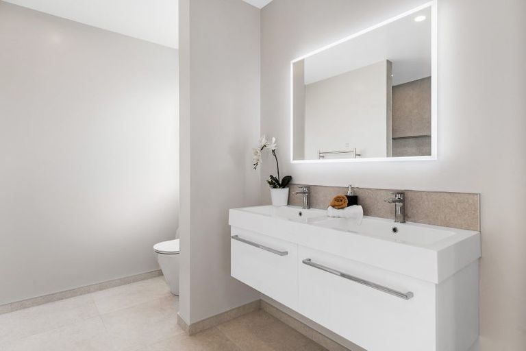 Photo of property in 98 Willowview Drive, Redwood, Christchurch, 8051