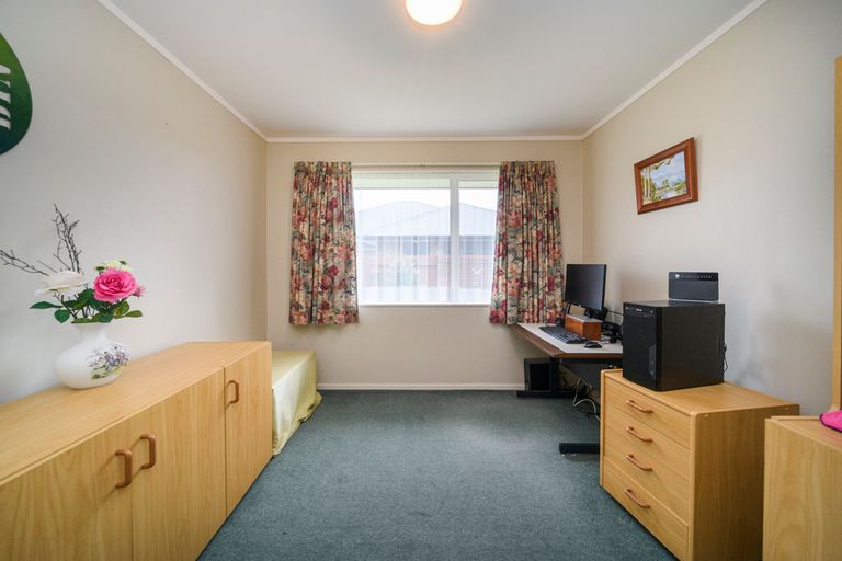 Photo of property in 22 Meridian Grove, Kelvin Grove, Palmerston North, 4414
