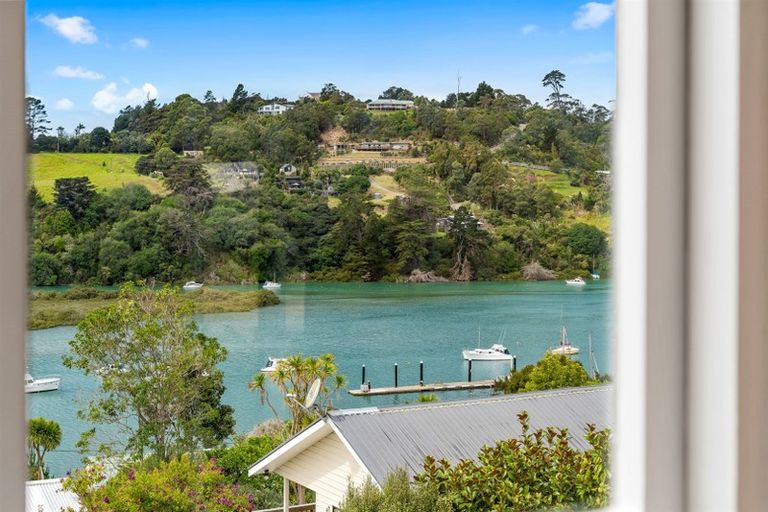 Photo of property in 4 Stillwater Crescent, Stillwater, Silverdale, 0993