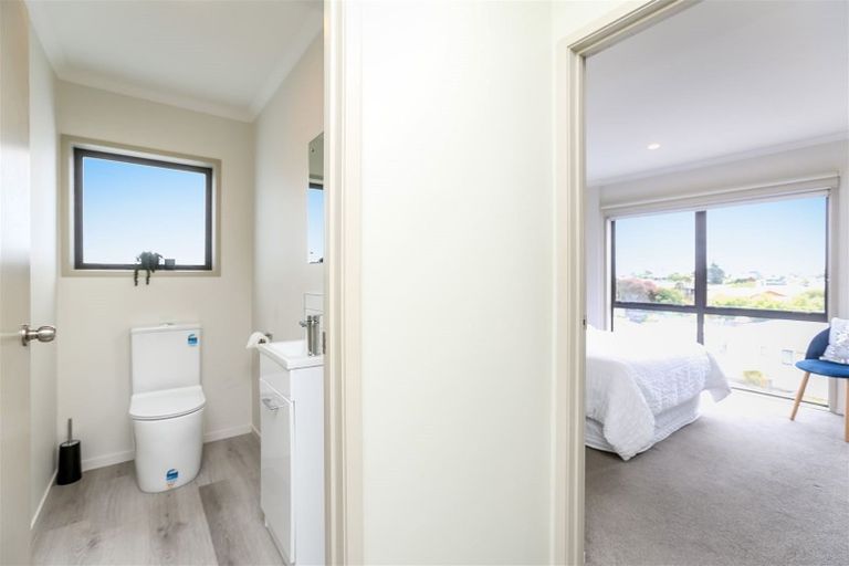 Photo of property in 14 Lavender Close, Spotswood, New Plymouth, 4310