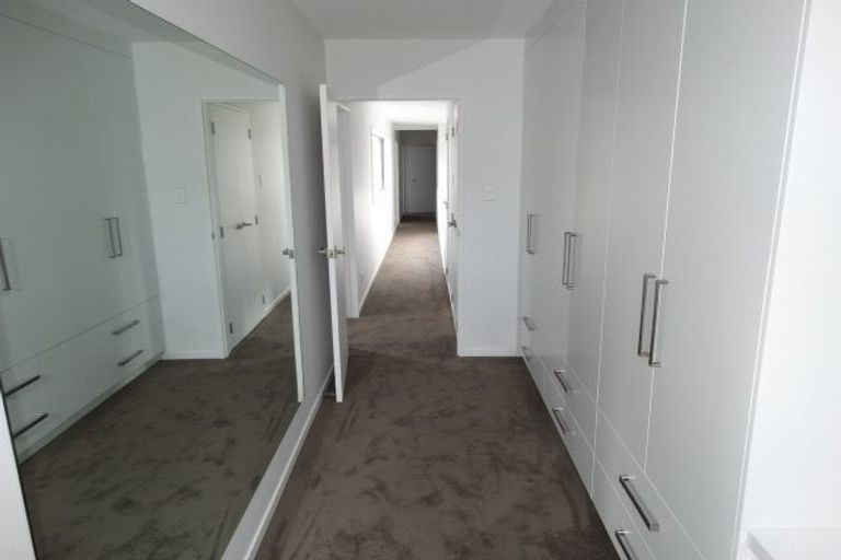 Photo of property in 5 Pihoihoi Place, Hobsonville, Auckland, 0616