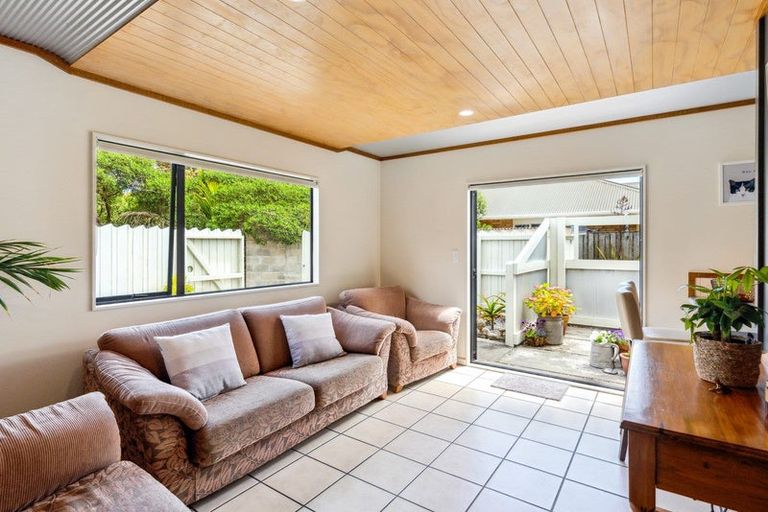 Photo of property in 13 Marram Way, Peka Peka, Waikanae, 5391