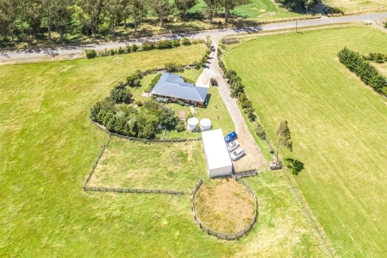 Photo of property in 415 Makirikiri Road, Marton, 4789