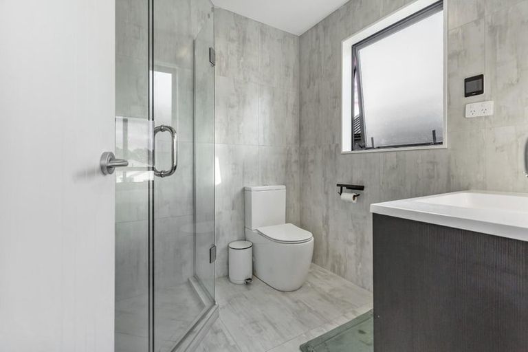 Photo of property in 24 Lumbarda Drive, Kumeu, 0810