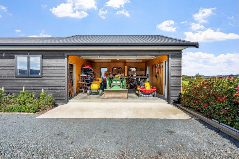 Photo of property in 16 Tamahunga Drive, Matakana, Warkworth, 0985
