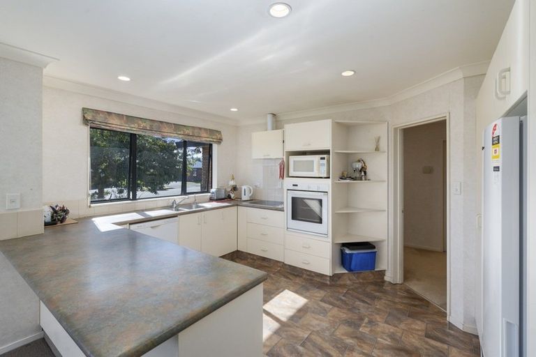 Photo of property in 34 Greenwood Place, Fitzherbert, Palmerston North, 4410