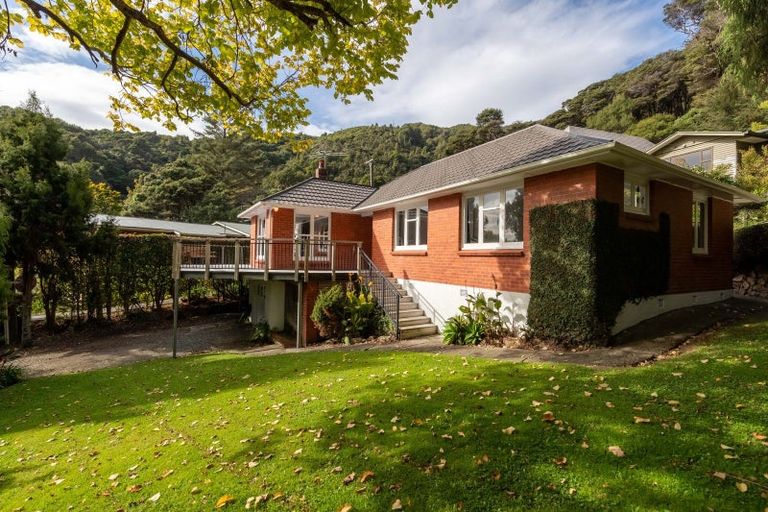 Photo of property in 231 Whites Line East, Waiwhetu, Lower Hutt, 5010