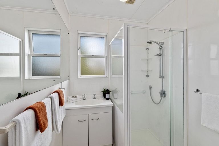 Photo of property in 1/28 Neal Avenue, Glenfield, Auckland, 0629