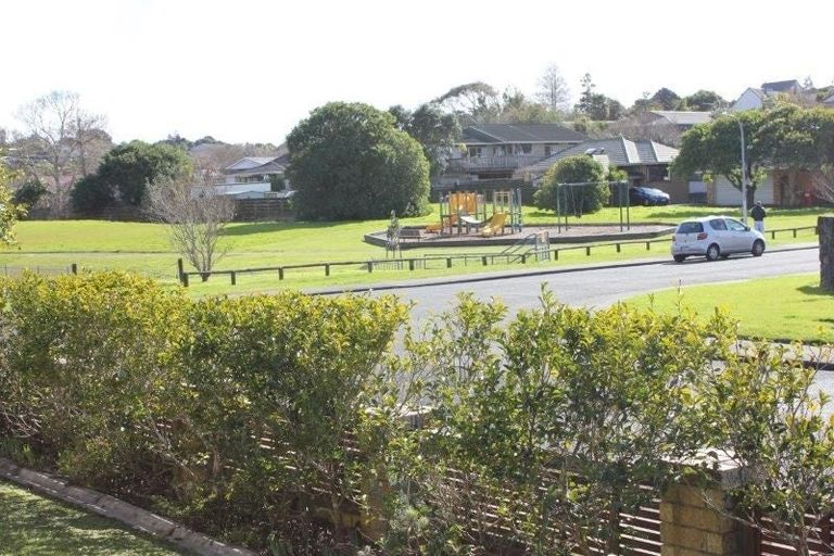 Photo of property in 2 Walton Street, Red Beach, 0932