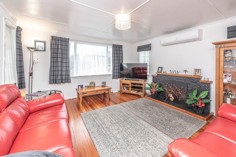 Photo of property in 18 Suther Street, Waverley, 4510