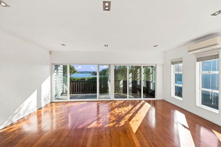 Photo of property in 308 Hurstmere Road, Takapuna, Auckland, 0622