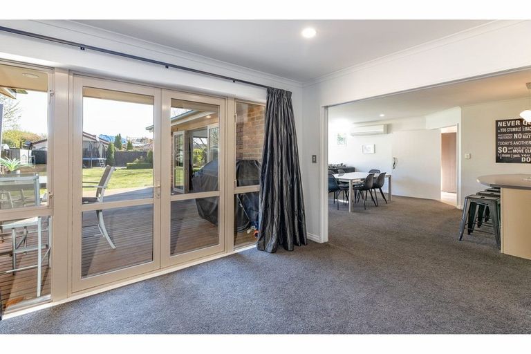 Photo of property in 10 Coolspring Way, Redwood, Christchurch, 8051