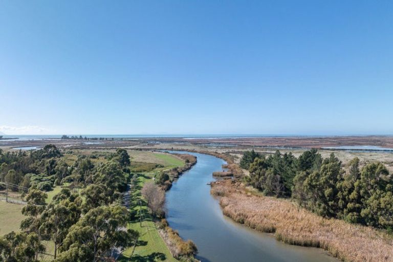 Photo of property in 737 Dillons Point Road, Dillons Point, Blenheim, 7273