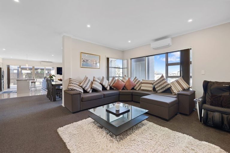 Photo of property in 32 Rainey Crescent, Papamoa Beach, Papamoa, 3118