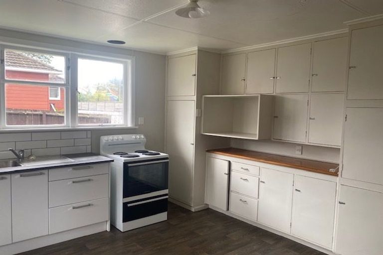 Photo of property in 3164 Great North Road, New Lynn, Auckland, 0600