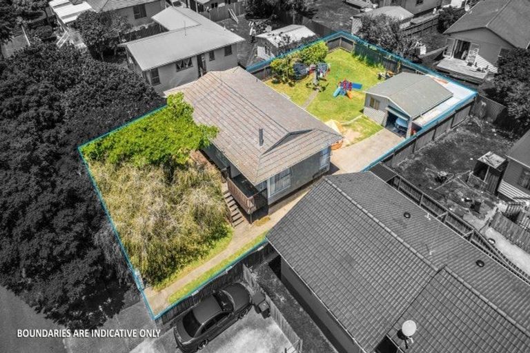 Photo of property in 13 Carbery Place, Manurewa, Auckland, 2102