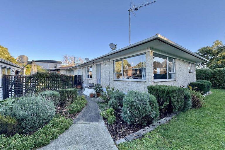 Photo of property in 2/15 Gloaming Place, Conifer Grove, Takanini, 2112