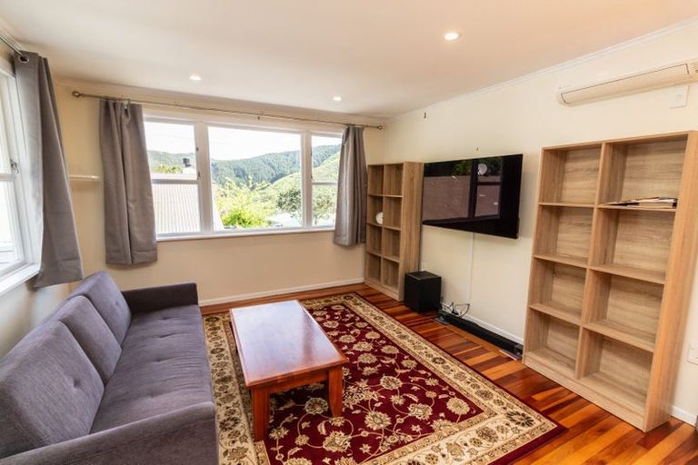 Photo of property in 19 Montreal Grove, Kingston, Wellington, 6021