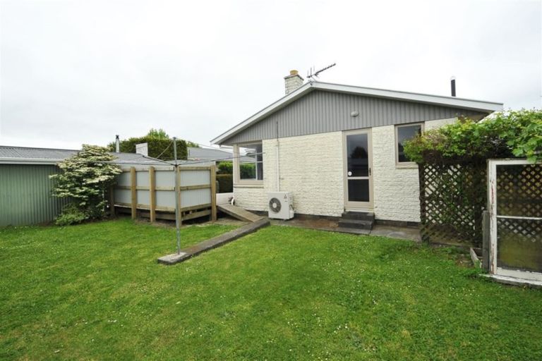 Photo of property in 37 Greendale Avenue, Avonhead, Christchurch, 8042