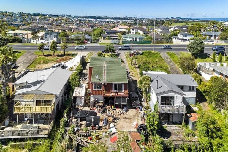 Photo of property in 577 East Coast Road, Browns Bay, Auckland, 0630