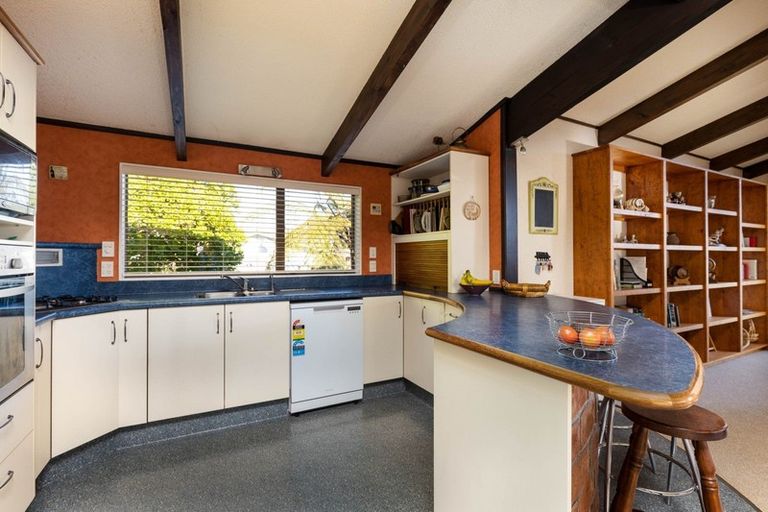 Photo of property in 20a John Guthrie Place, Merrilands, New Plymouth, 4312