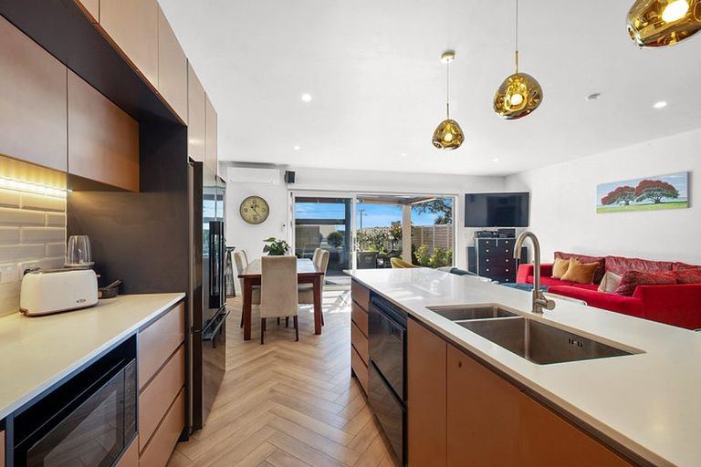 Photo of property in 250b Courtenay Street, Strandon, New Plymouth, 4312