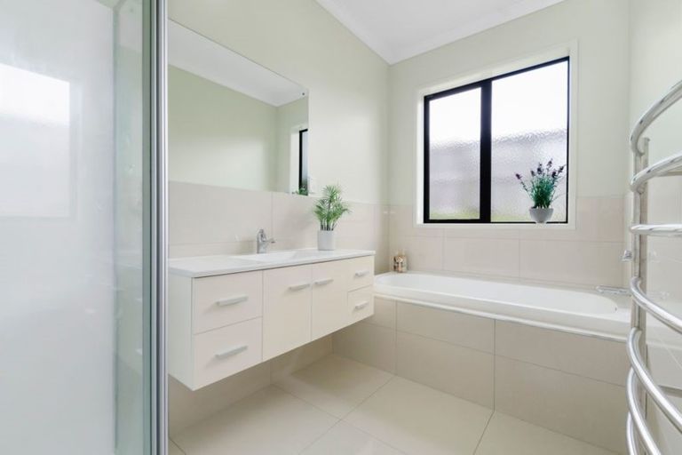 Photo of property in 31 Kirikiri Drive, Papakura, 2110