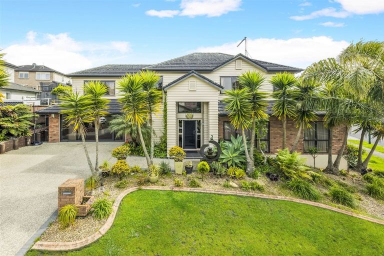 Photo of property in 1 Seresin Crescent, Flat Bush, Auckland, 2016