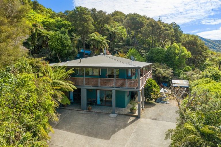 Photo of property in 770 Queen Charlotte Drive, Havelock, Picton, 7281