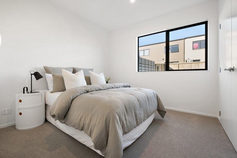 Photo of property in 1 Nga Pona Toru Road, Flat Bush, Auckland, 2019