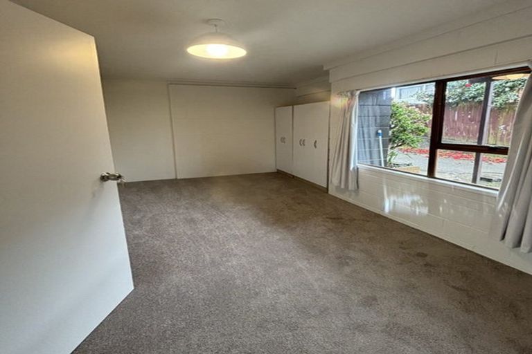 Photo of property in 24 Dallas Place, New Windsor, Auckland, 0600